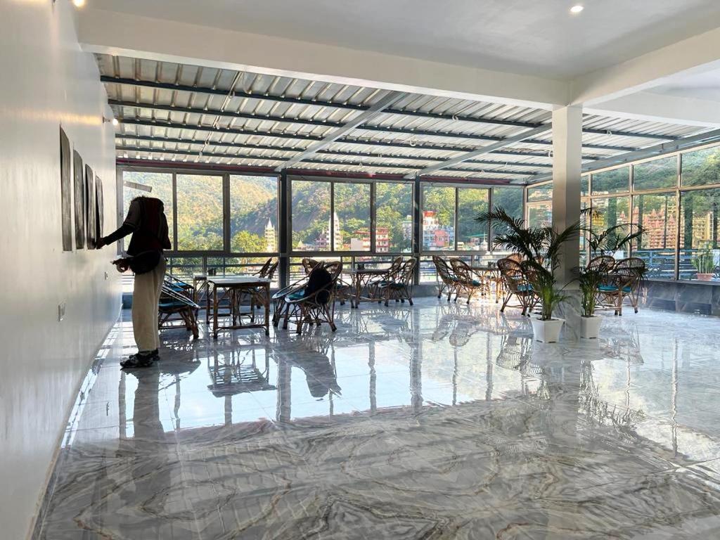 Hotel Manikut Rishīkesh Екстериор снимка