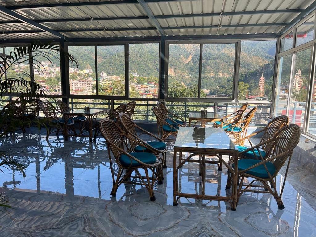 Hotel Manikut Rishīkesh Екстериор снимка