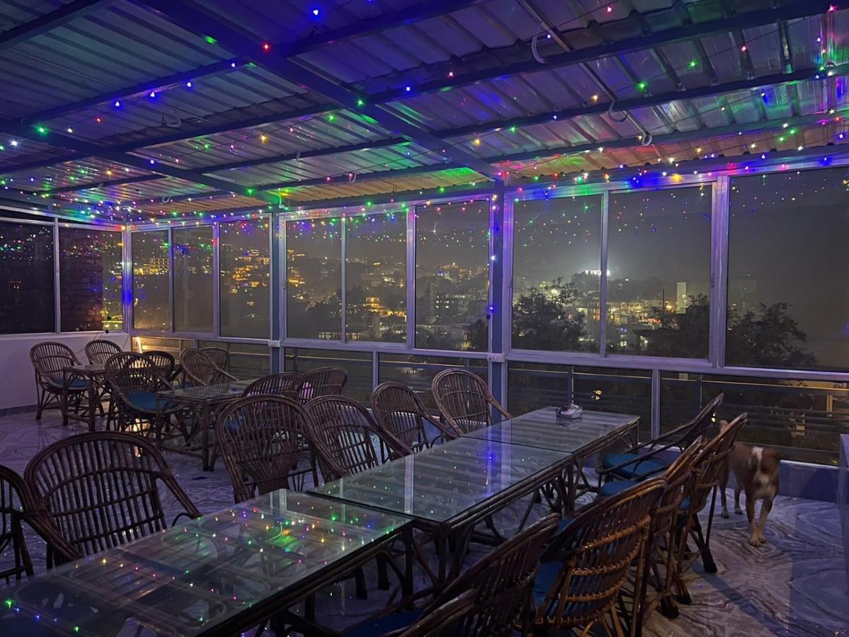Hotel Manikut Rishīkesh Екстериор снимка