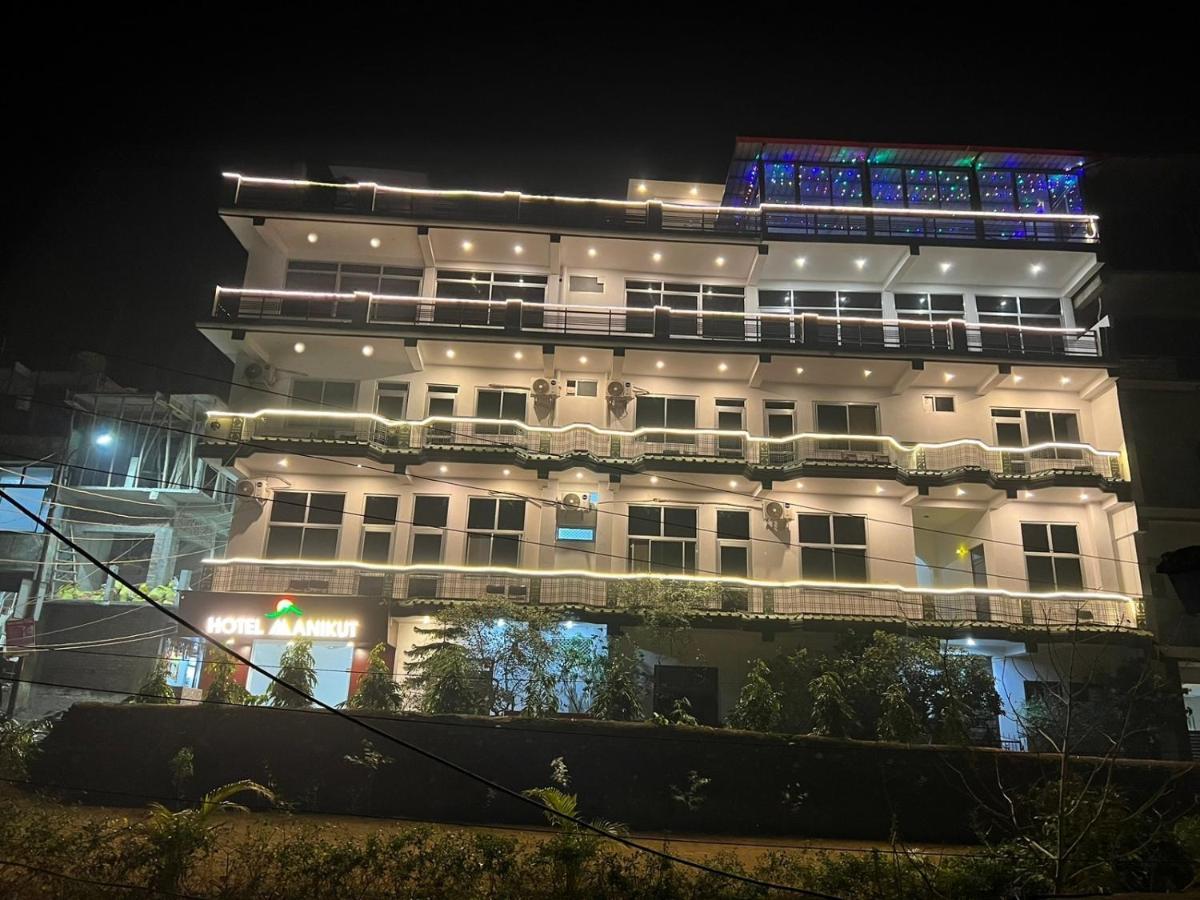 Hotel Manikut Rishīkesh Екстериор снимка