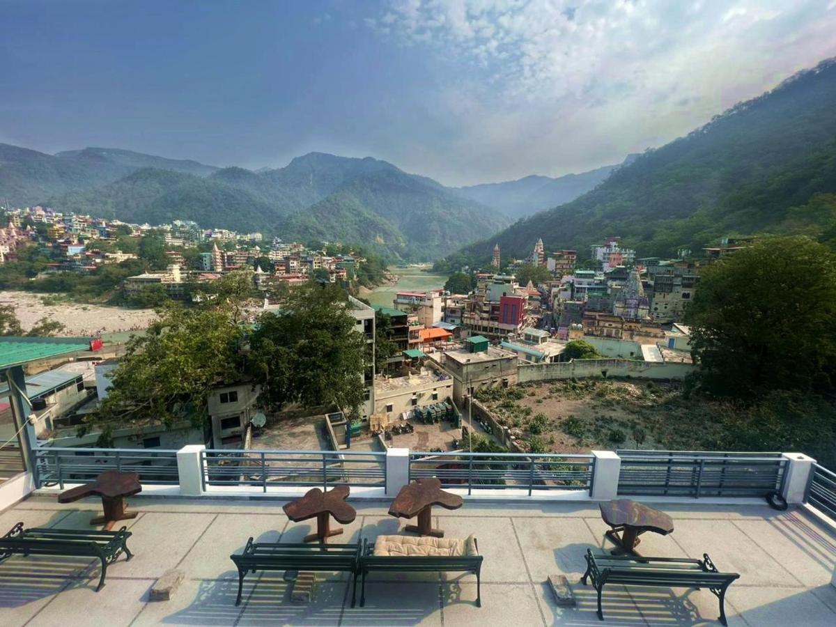 Hotel Manikut Rishīkesh Екстериор снимка