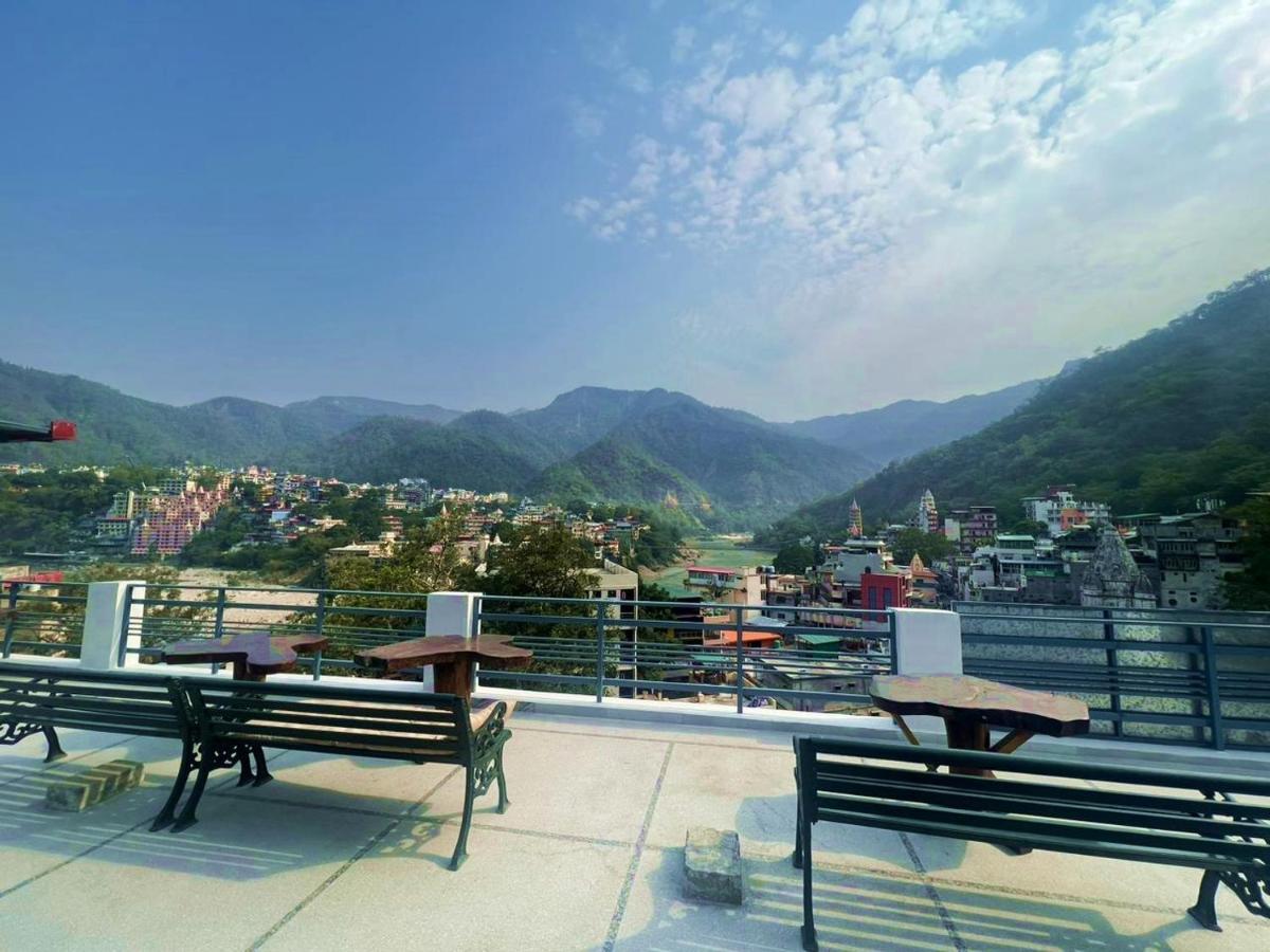 Hotel Manikut Rishīkesh Екстериор снимка