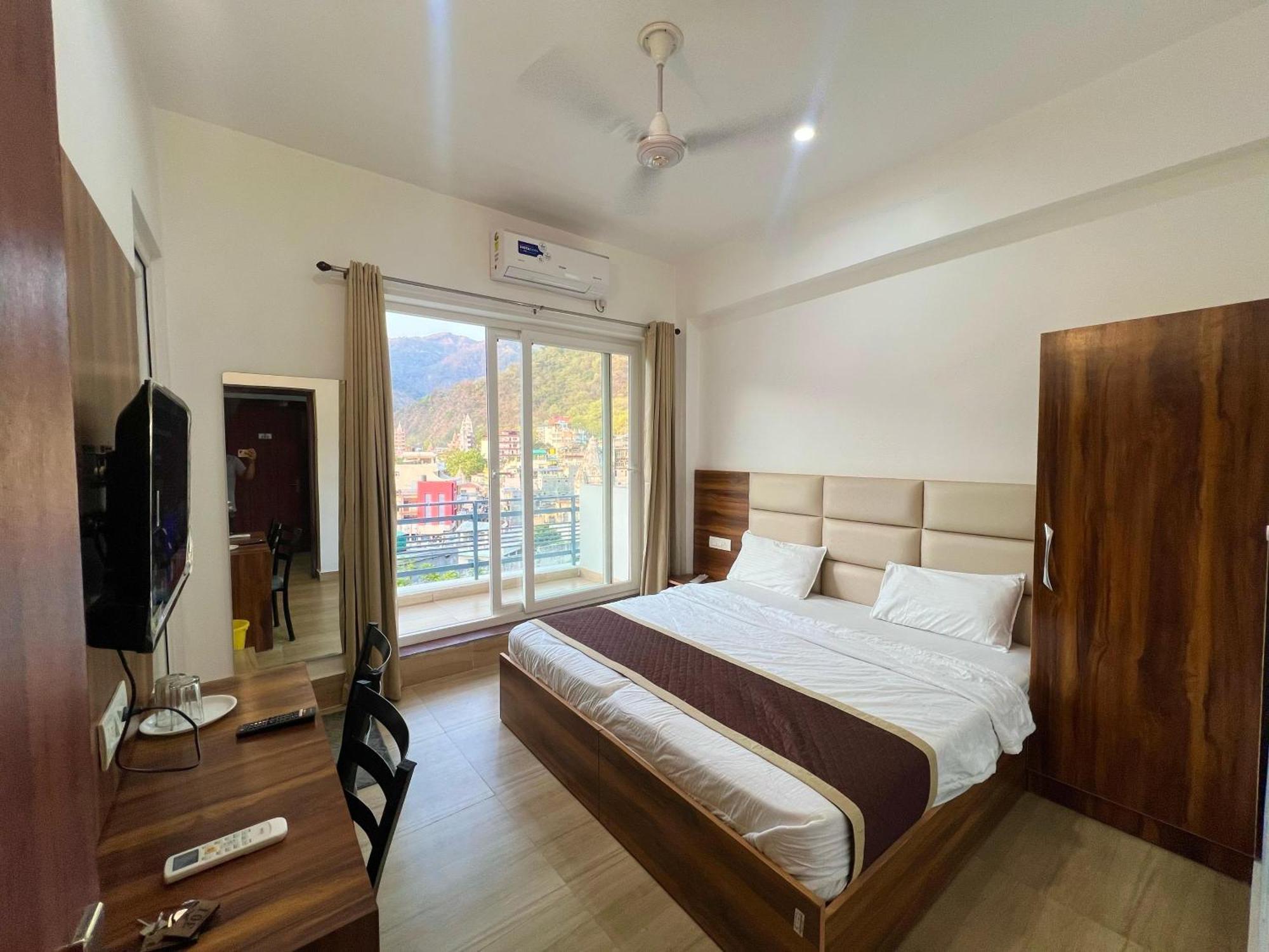 Hotel Manikut Rishīkesh Екстериор снимка