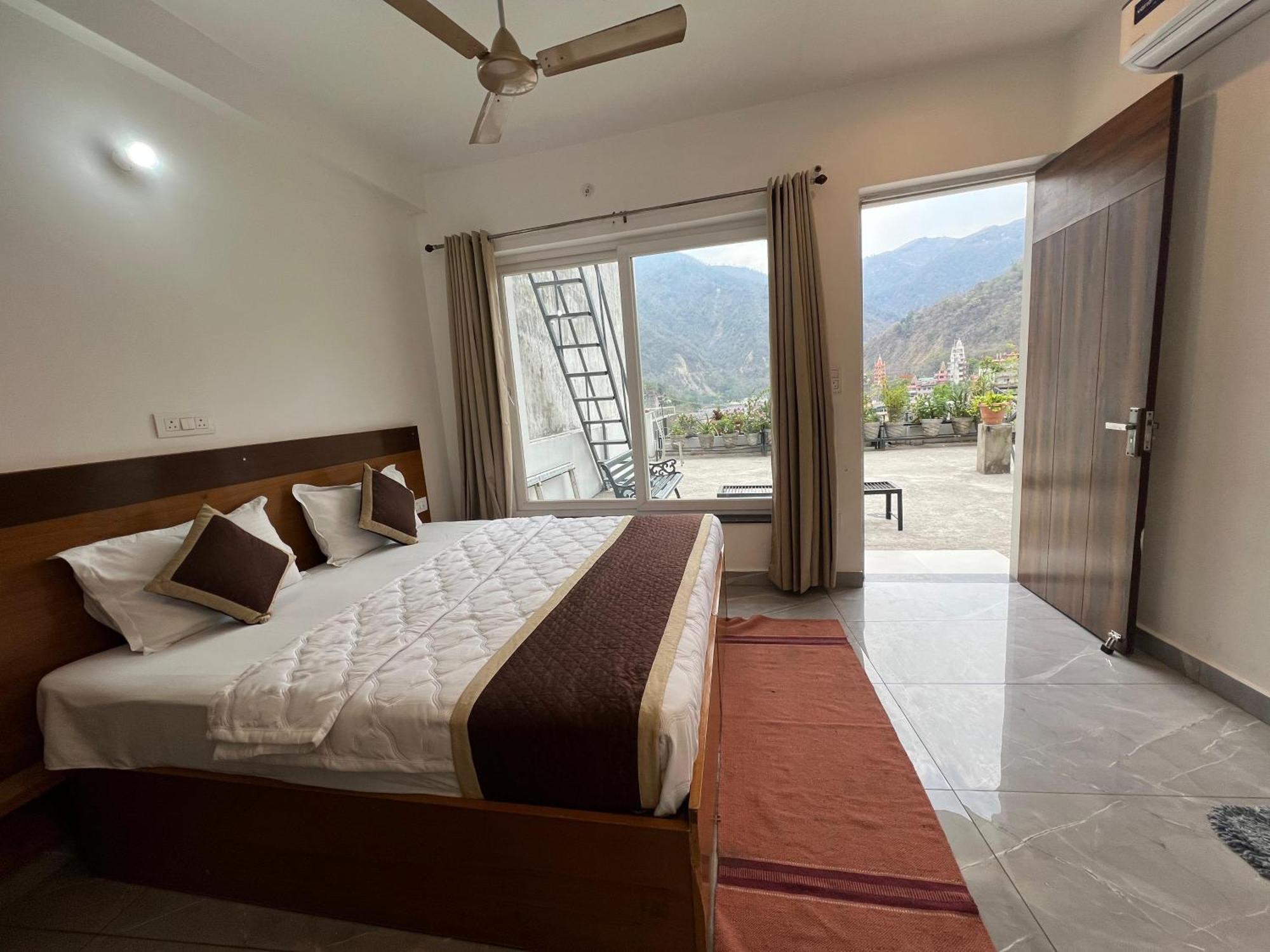 Hotel Manikut Rishīkesh Екстериор снимка
